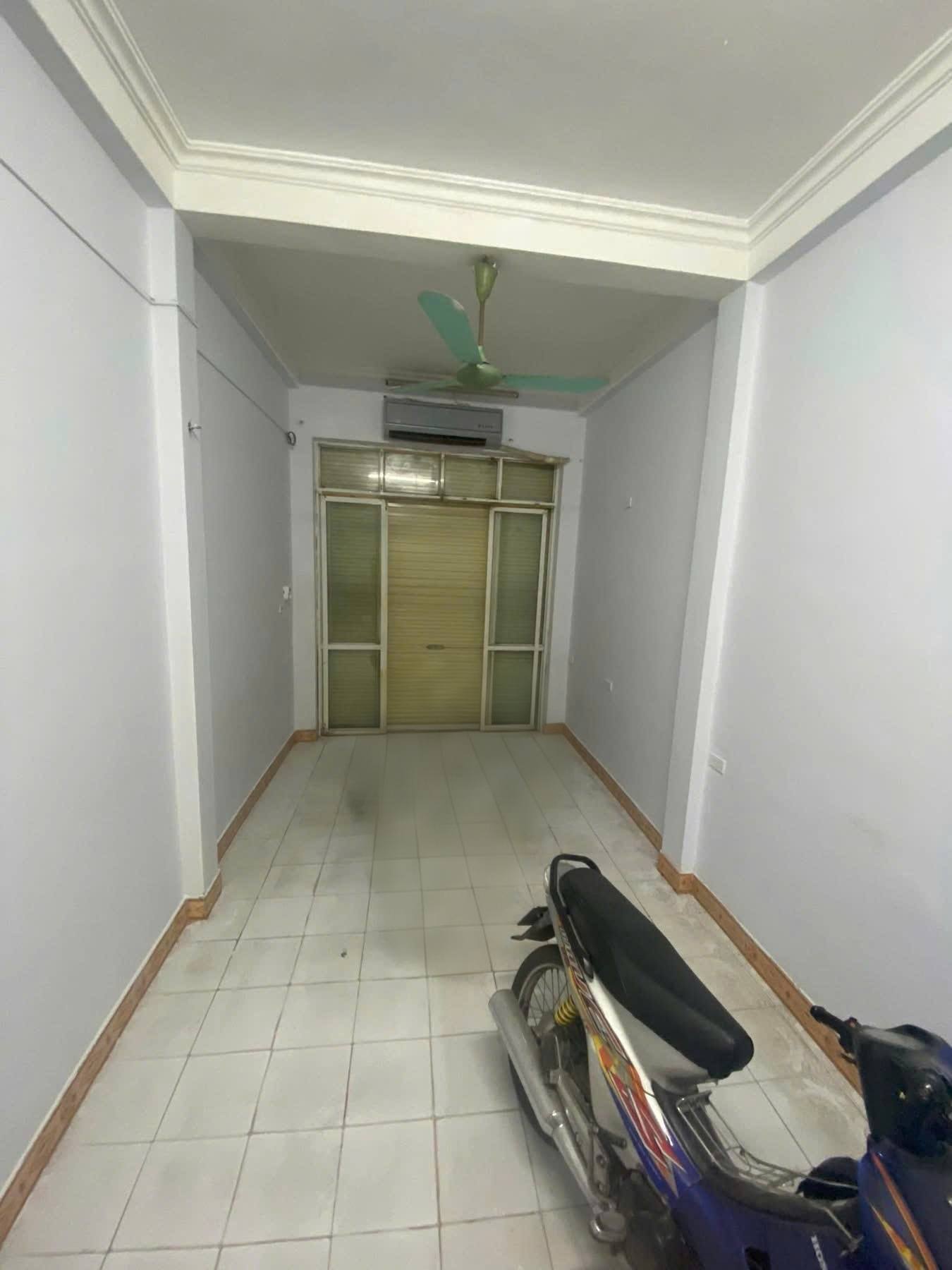 cho thuê MBKD Đường Láng, ô tô tránh, sạch sẽ trừ hàng ăn, 7 Triệu - Ảnh chính